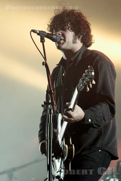 BLACK REBEL MOTORCYCLE CLUB - 2010-08-27 - SAINT CLOUD - Domaine National - Scene de la Cascade - Peter Hayes